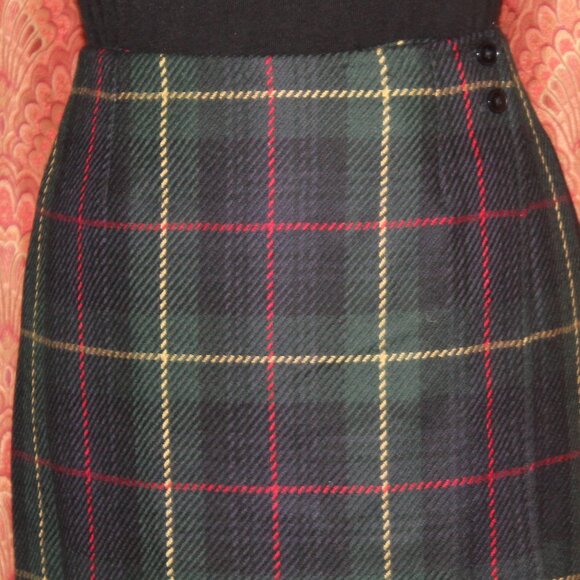 Talbots Wool Wrap SKIRT Black/Green Tartan Red Yellow Plaid Button Closure Sz 8P - Picture 3 of 6
